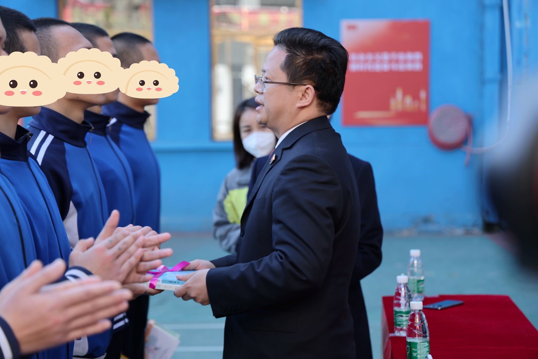 赠书_副本.jpg